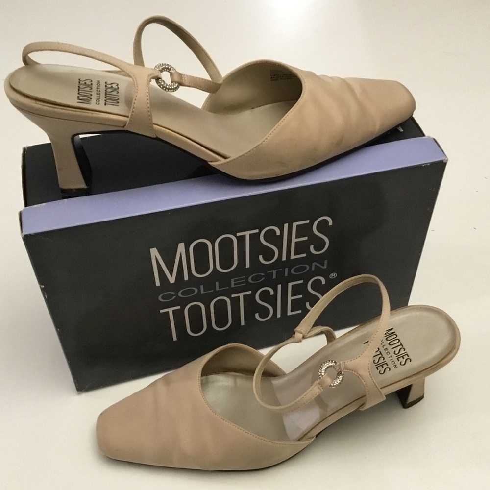 Mootsies Tootsies 11M Geisha Champagne Satin 3.25” Heels - CZ Buckles - Wedding